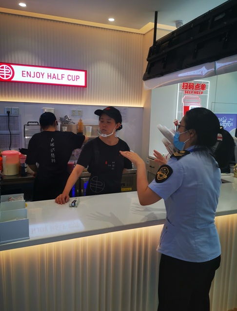 周三“查”餐廳，守護(hù)“舌尖上的安全”——聚焦網(wǎng)絡(luò)餐飲服務(wù)食品安全專項(xiàng)檢查
